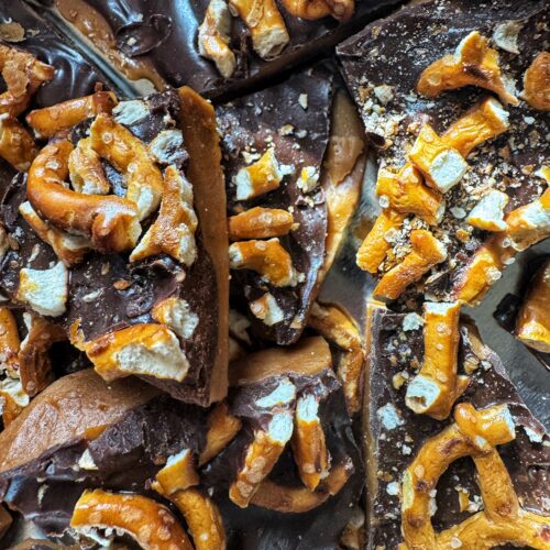 close up pretzel toffee